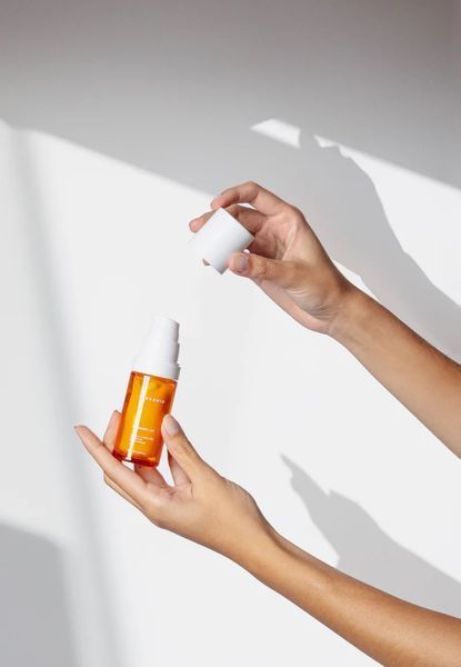 Антиоксидантна сироватка з 20% вітаміну С Theramid C.E.F., 30 ml TH01 фото