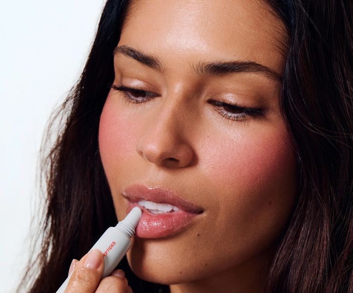 Прозорий пептидний бальзам для губ без смаку та аромату Rhode Peptide Lip Treatment Unscented RD05 фото